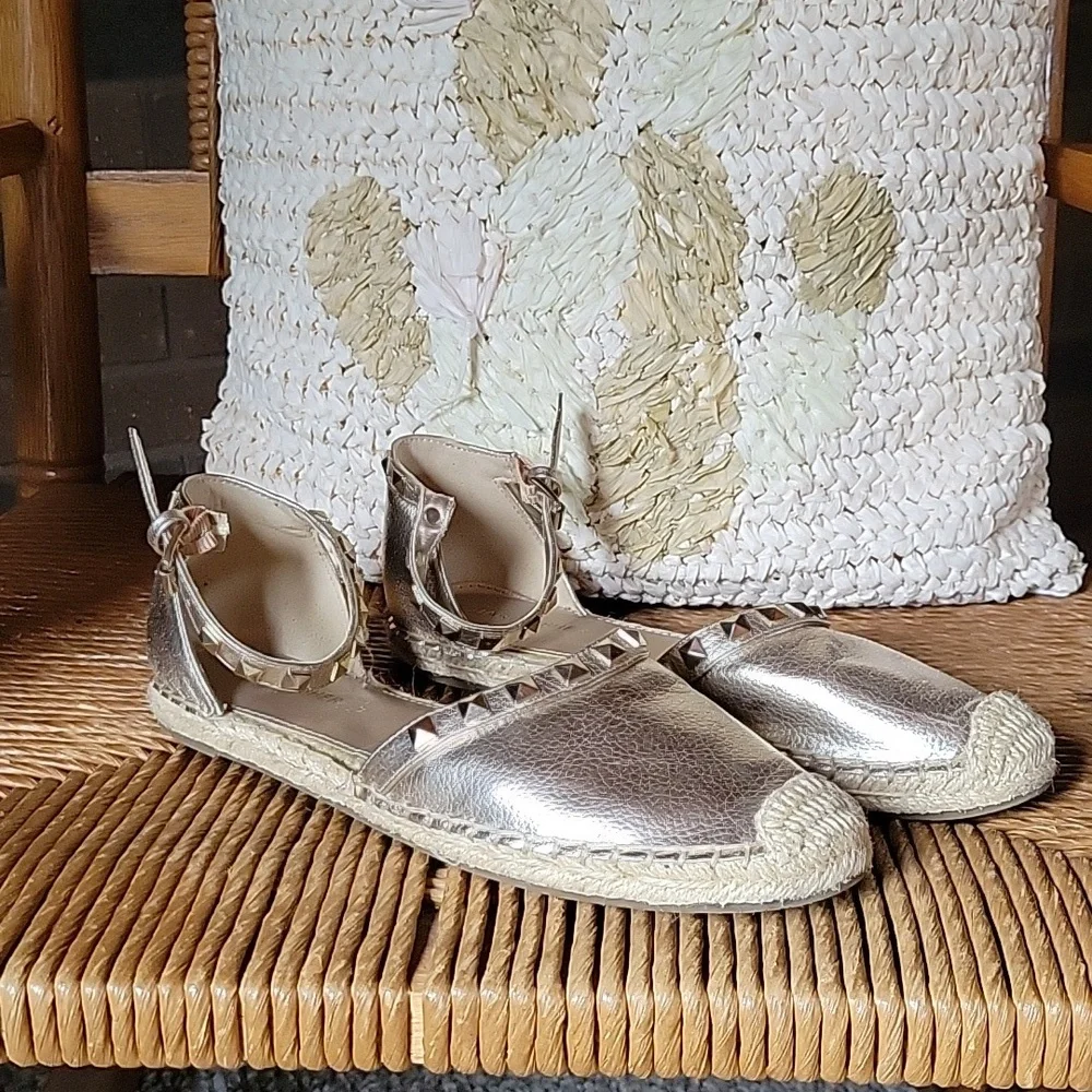 Marc Fisher Graze, gold, closed toe, ankle strap, espadrille, size 8M